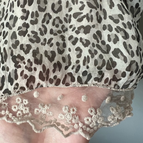 Dolce Ragazza Beige Leopard Silk Top - size (L) - Picture 4 of 5